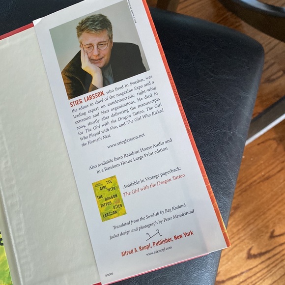 Thriller Hard cover book EUC non smoking home - Picture 3 of 4